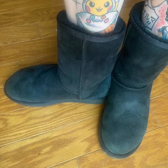 UGG Classic Short Boots in Black - Picture 3 of 3